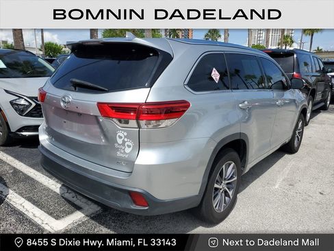 Used 2017 Toyota Highlander SE image 4