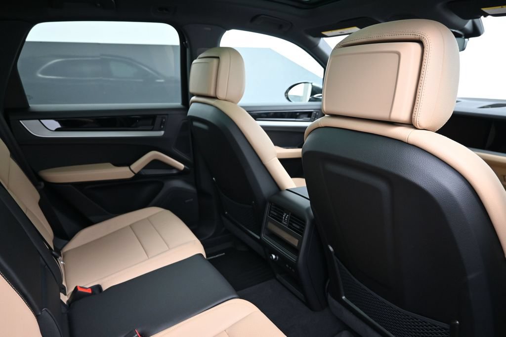 Used 2026 Porsche Cayenne AWD/4WD image 7