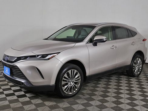 Used 2022 Toyota Venza XLE AWD/4WD image 7