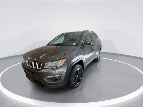 Used 2019 Jeep Compass Latitude AWD/4WD image 4