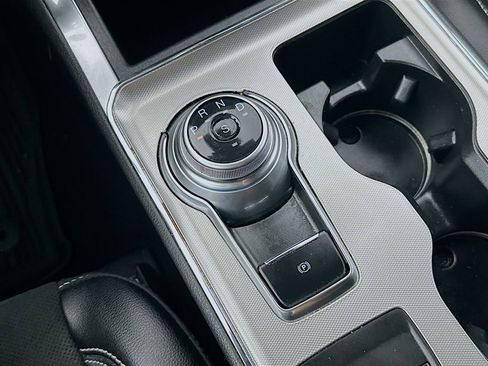 Used 2022 Ford Edge ST image 16