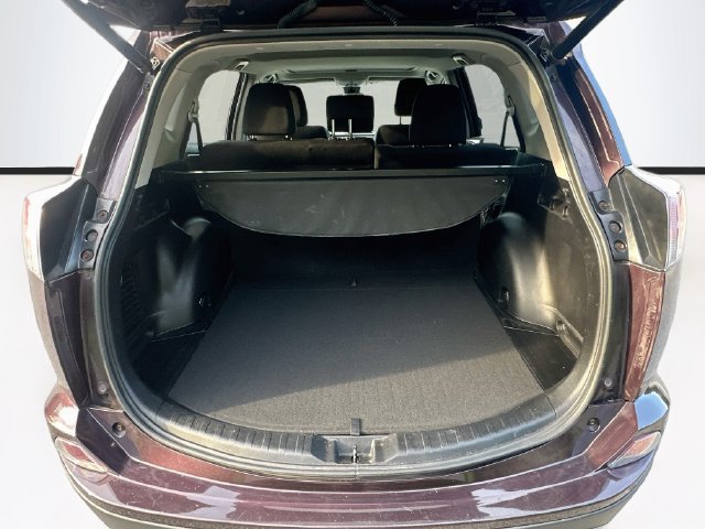 Used 2018 Toyota RAV4 XLE AWD/4WD image 25