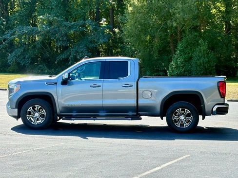 Used 2020 GMC Sierra 1500 SLE w/ SLE Value Package RWD image 3