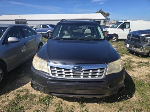 Used 2011 Subaru Forester 2.5X Premium w/ All-Weather Pkg AWD/4WD image 2