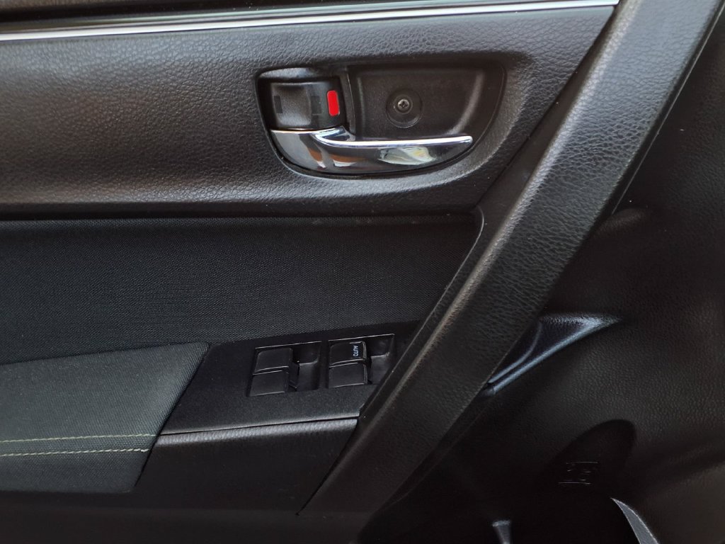 Used 2017 Toyota Corolla LE w/ Carpet Mat Package (TMS) FWD image 19