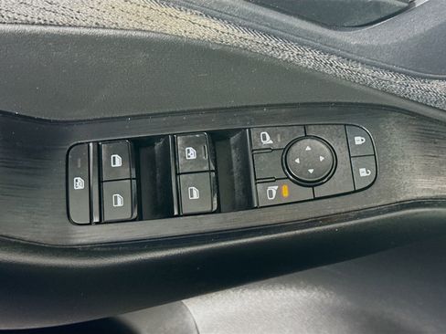 Used 2023 Nissan Rogue S image 24