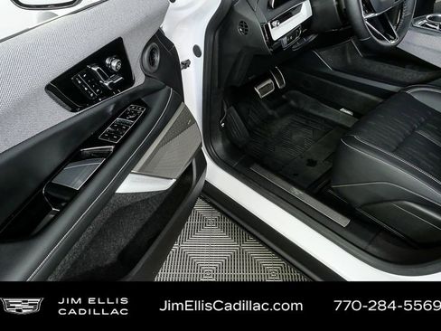 Certified 2025 Cadillac Optiq Luxury 2 w/ LPO, Floor Liner Package image 9