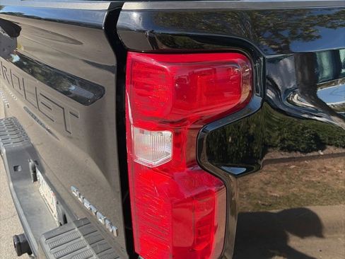 Used 2022 Chevrolet Silverado 1500 Custom image 9