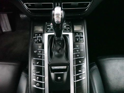 Used 2019 Porsche Macan AWD/4WD image 25