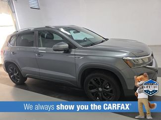 Used 2023 Volkswagen Taos SE w/ Black Wheel Package FWD video 2