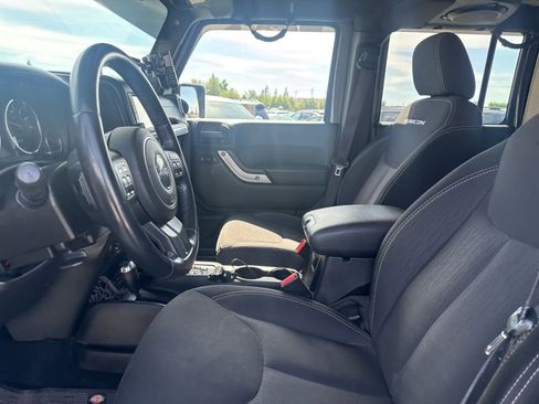 Used 2014 Jeep Wrangler Unlimited Rubicon w/ Connectivity Group image 18