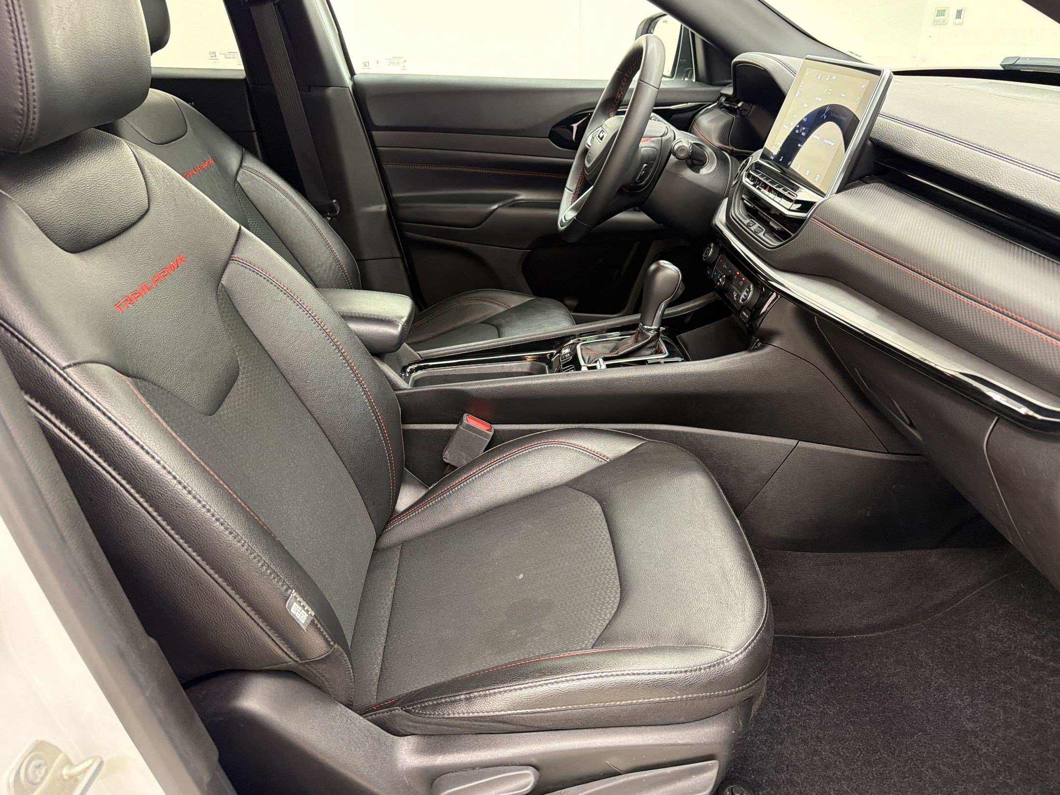 Used 2024 Jeep Compass Trailhawk AWD/4WD image 23