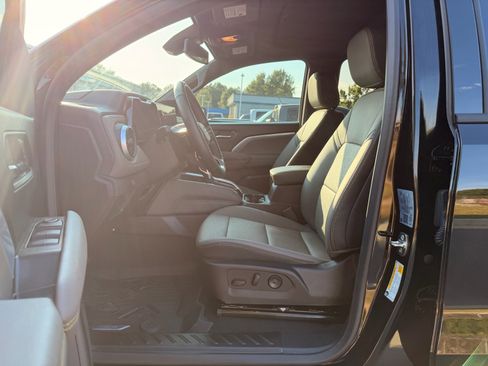 Used 2026 Chevrolet Colorado ZR2 w/ Technology Package AWD/4WD image 14