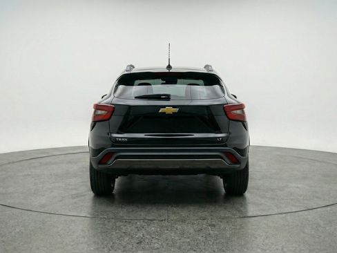 Used 2025 Chevrolet Trax LT w/ LT Convenience Package FWD image 7