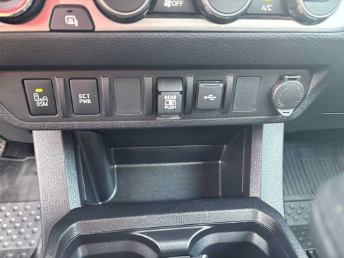 Used 2023 Toyota Tacoma SR5 w/ Technology Package AWD/4WD image 7