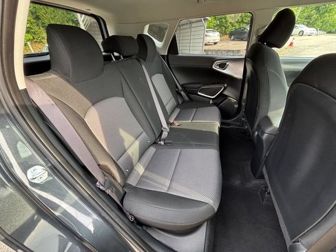 Used 2025 Kia Soul LX w/ LX Technology Package FWD image 35