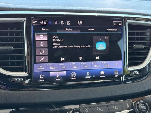 Used 2023 Chrysler Pacifica Touring-L FWD image 28
