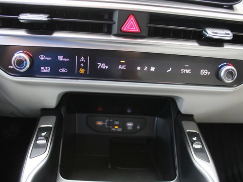 New 2026 Kia Sorento S w/ S Panoramic Sunroof Package FWD image 39