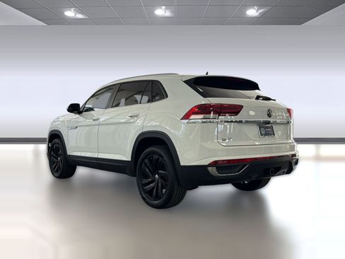 Certified 2022 Volkswagen Atlas Cross Sport SE w/ Panoramic Sunroof Package FWD image 3