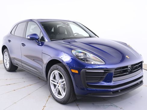Certified 2025 Porsche Macan image 9