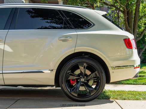 Used 2019 Bentley Bentayga image 5
