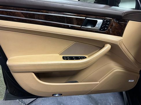Used 2018 Porsche Panamera image 12