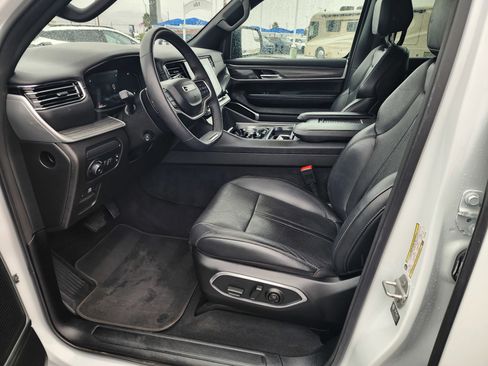 Used 2023 Jeep Wagoneer L Series II image 18