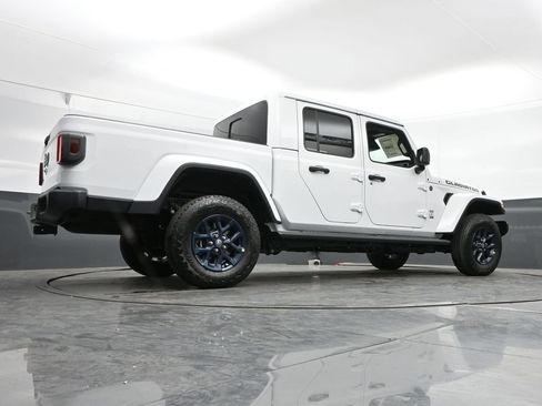New 2026 Jeep Gladiator Sport AWD/4WD image 43