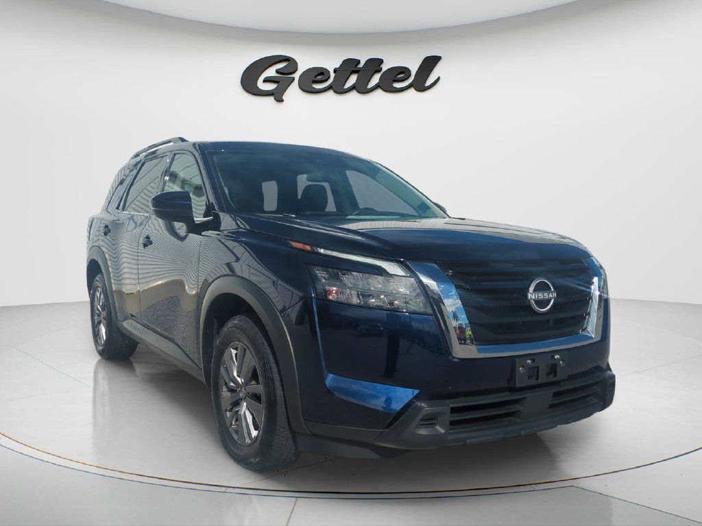 Certified 2025 Nissan Pathfinder SV FWD image 3