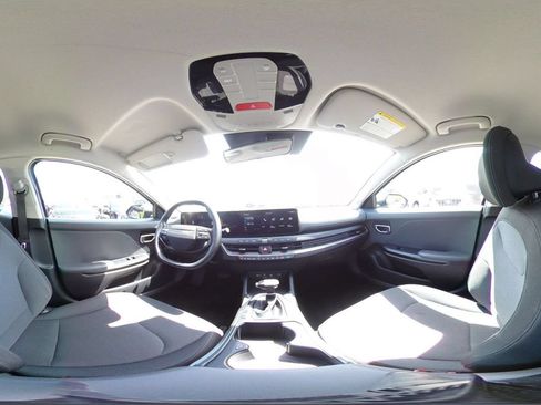 Used 2025 Kia K4 FWD image 41