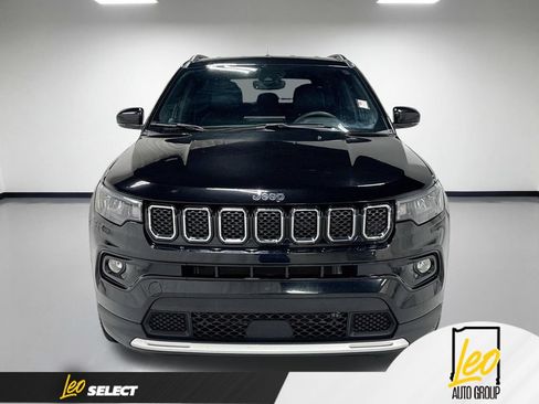 Used 2023 Jeep Compass Limited AWD/4WD image 2