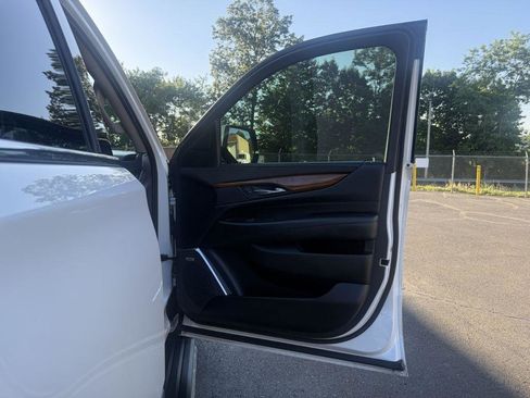 Used 2017 Cadillac Escalade Premium Luxury AWD/4WD image 16