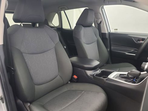 Used 2025 Toyota RAV4 XLE image 17