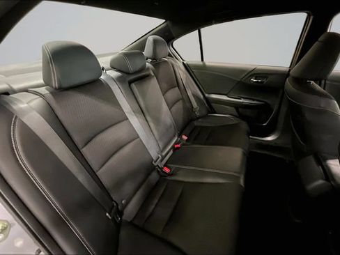 Used 2017 Honda Accord Sport image 27