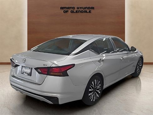 Used 2024 Nissan Altima 2.5 SV image 6