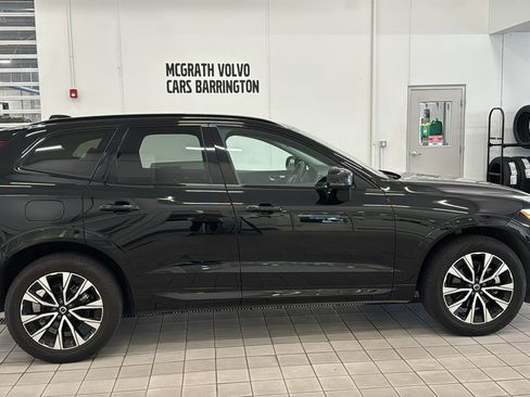 Used 2025 Volvo XC60 B5 Core AWD/4WD image 4