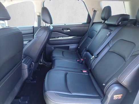Used 2023 Nissan Pathfinder SL AWD/4WD image 10