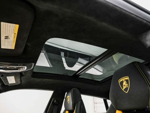 Used 2021 Lamborghini Urus AWD/4WD image 39