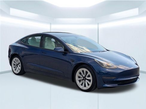 Used 2023 Tesla Model 3 Standard Range RWD image 7