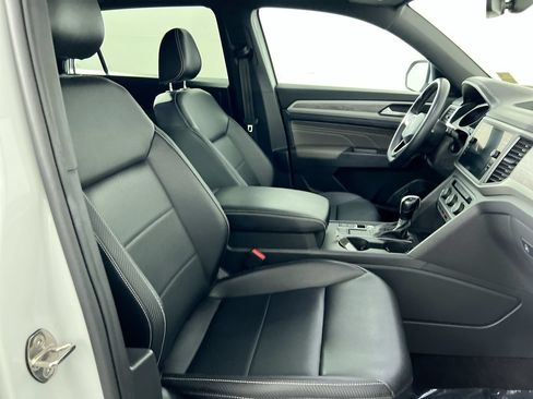 Used 2021 Volkswagen Atlas Cross Sport SE FWD image 24