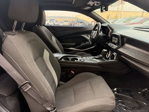 Used 2017 Chevrolet Camaro LT w/ Technology Package RWD image 11