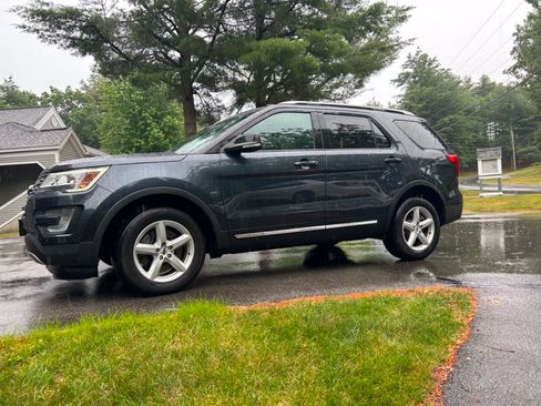 Used 2017 Ford Explorer XLT w/ Equipment Group 202A AWD/4WD image 1