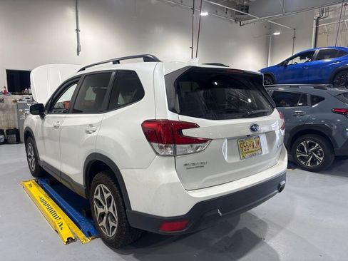 Used 2019 Subaru Forester Premium AWD/4WD image 5