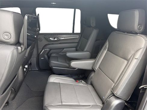 Used 2024 GMC Yukon XL Denali image 11