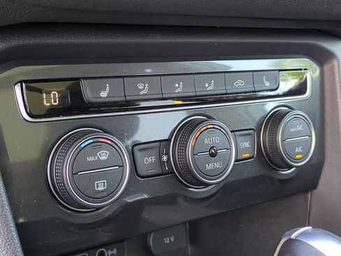 Used 2020 Volkswagen Tiguan SE image 60