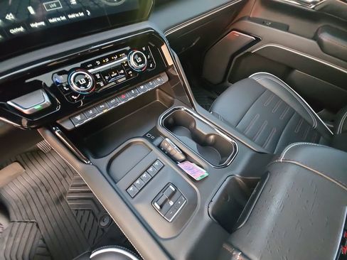 Certified 2025 GMC Sierra 2500 AT4X w/ AT4X AEV Edition AWD/4WD image 18