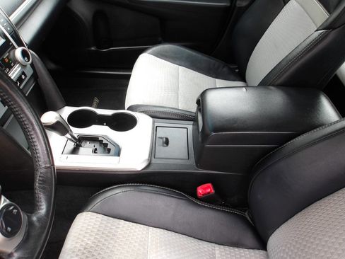 Used 2012 Toyota Camry SE FWD image 15