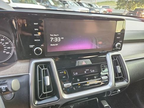 Used 2022 Kia Sorento EX image 19