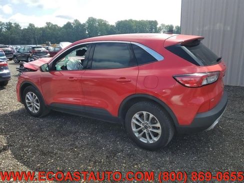 Used 2020 Ford Escape SE image 2