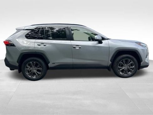Used 2022 Toyota RAV4 XLE Premium AWD/4WD image 6